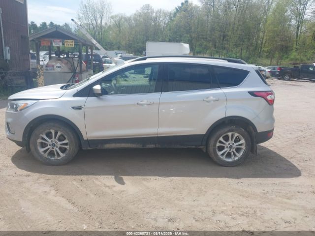 1FMCU9GDXHUC16596 Ford ESCAPE SE