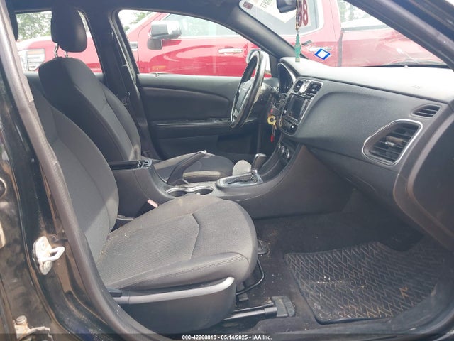 1C3CCBBB6EN153138 Chrysler 200