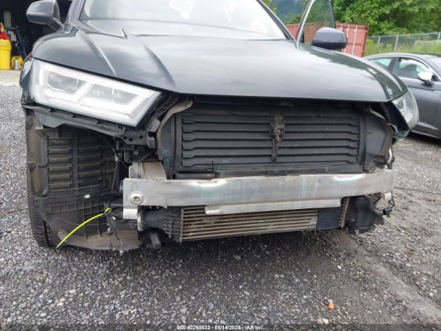 WA1CNAFY3J2141467 Audi Q5 2.0t Premium/2.0t Tech Premium