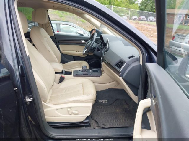 WA1CNAFY3J2141467 Audi Q5 2.0t Premium/2.0t Tech Premium
