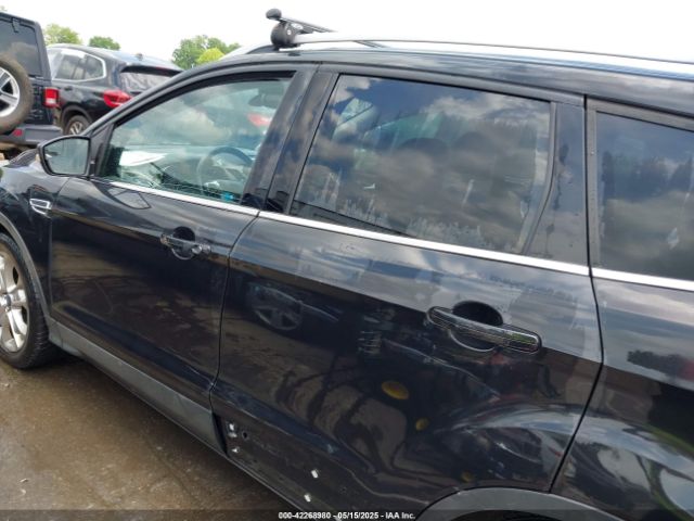 1FMCU0J93FUA19962 Ford Escape Titanium