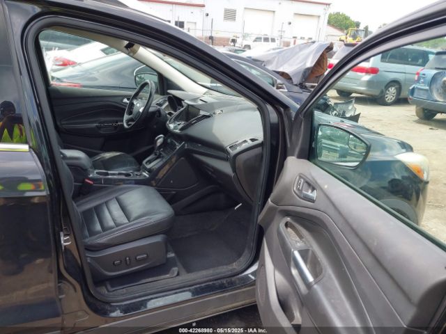 1FMCU0J93FUA19962 Ford Escape Titanium