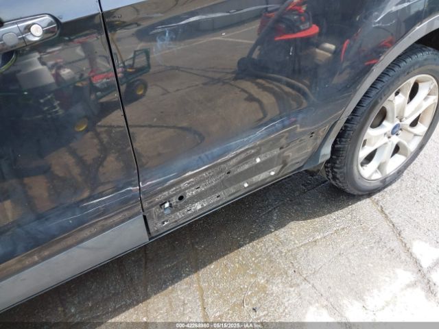 1FMCU0J93FUA19962 Ford Escape Titanium