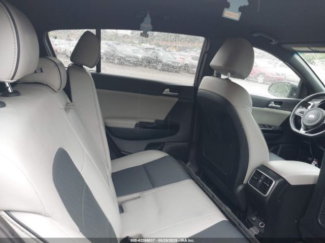 KNDPNCAC0J7441968 KIA Sportage Ex