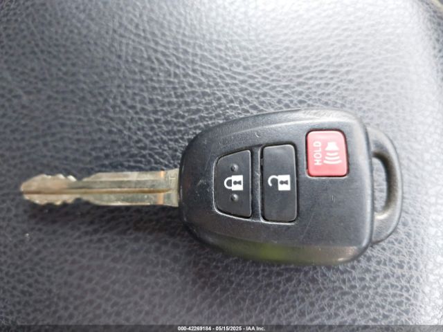 JTMZFREV1HJ719312 Toyota RAV4 LE