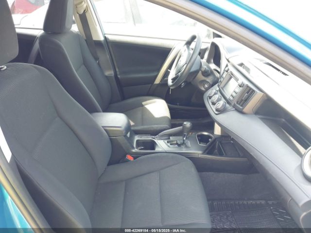 JTMZFREV1HJ719312 Toyota RAV4 LE