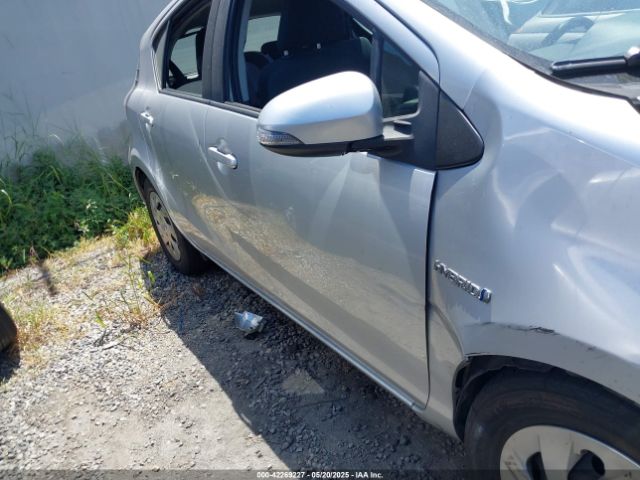 JTDKDTB35G1133623 Toyota Prius C Two