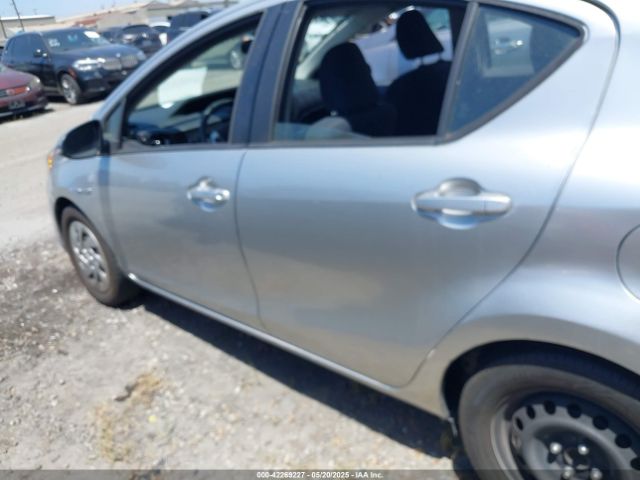 JTDKDTB35G1133623 Toyota Prius C Two