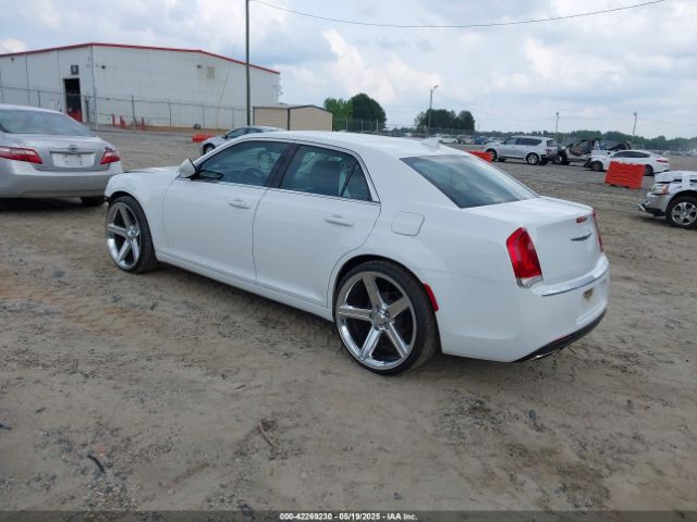 2019 CHRYSLER 300 2C3CCAAG3KH602030 Photo 2
