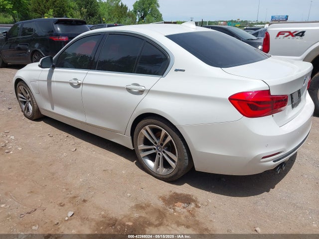 BMW 330e Iperformance 2018 WBA8E1C51JA756625 Image 3