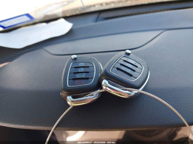 KM8J33A47HU485803 Hyundai TUCSON SE