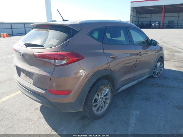 KM8J33A47HU485803 Hyundai TUCSON SE