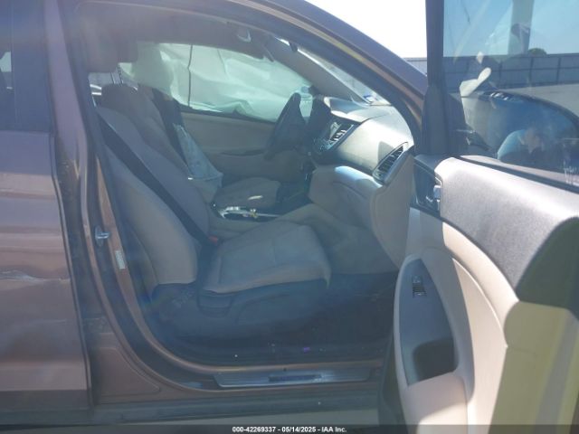 KM8J33A47HU485803 Hyundai TUCSON SE