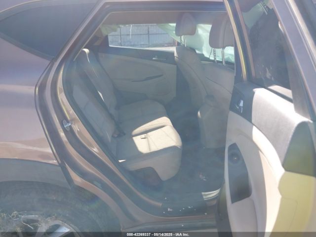 KM8J33A47HU485803 Hyundai TUCSON SE