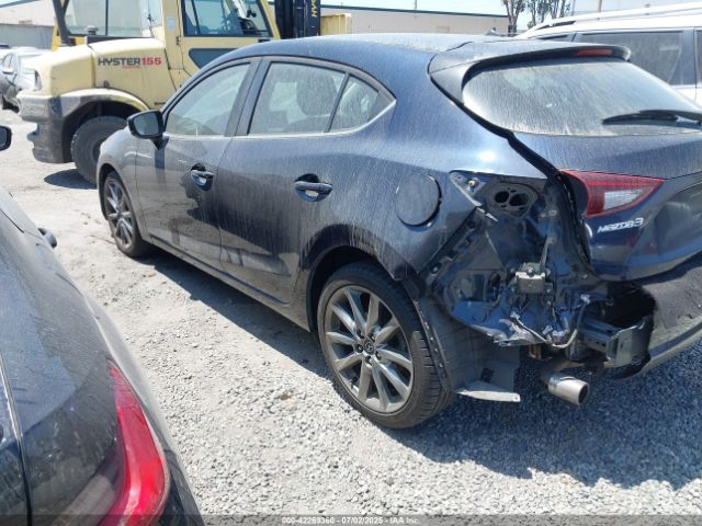 2018 MAZDA MAZDA3 3MZBN1L30JM272162 Photo 2
