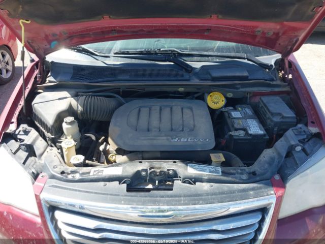 2C4RC1BG4ER184421 Chrysler Town and Country