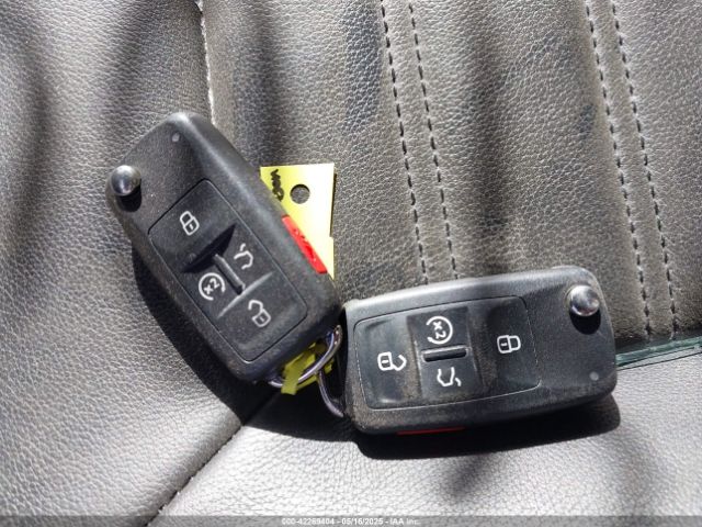 1VWCT7A33HC060609 Volkswagen 1.8 tsi