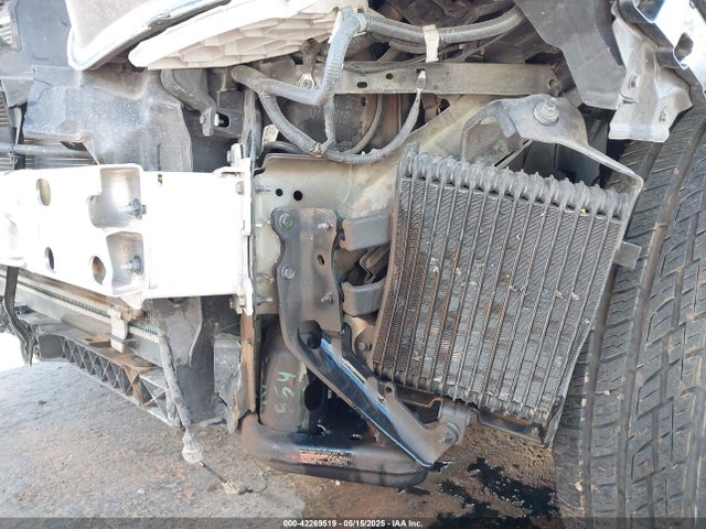 5N1DR2MN8JC670870 Nissan Pathfinder Sv