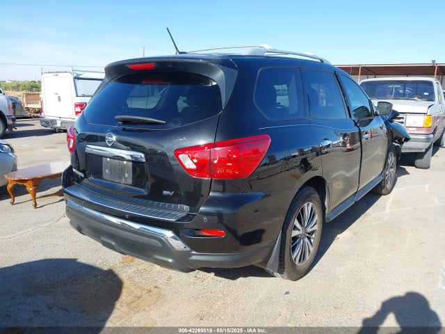 5N1DR2MN8JC670870 Nissan Pathfinder Sv