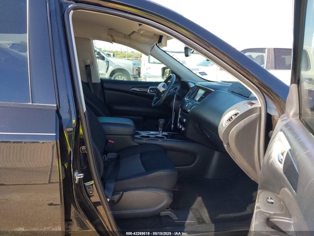 5N1DR2MN8JC670870 Nissan Pathfinder Sv