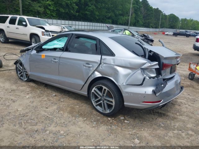 2018 AUDI A3 WAUAUGFF3J1034312 Photo 2