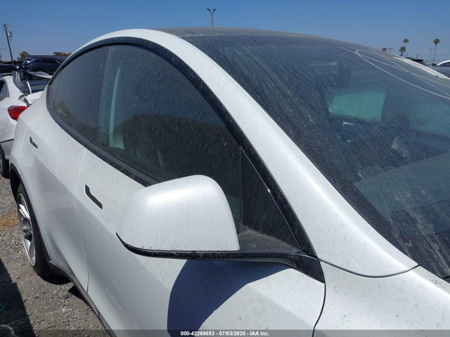 5YJYGDEE9LF015631 Tesla Model Y
