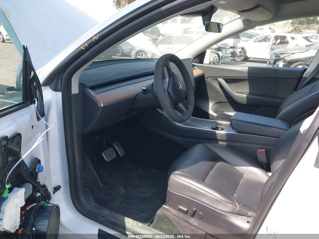 5YJYGDEE9LF015631 Tesla Model Y