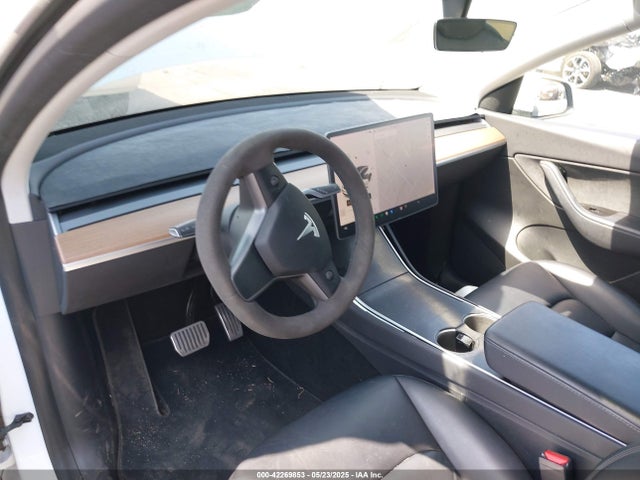 5YJYGDEE9LF015631 Tesla Model Y
