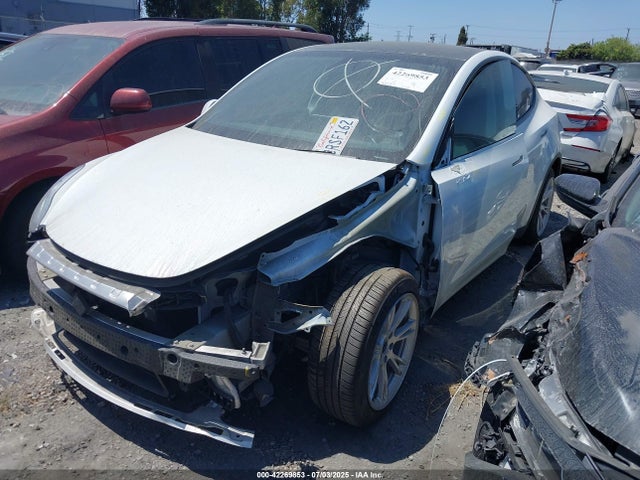 2020 TESLA MODEL Y 5YJYGDEE9LF015631 Photo 1