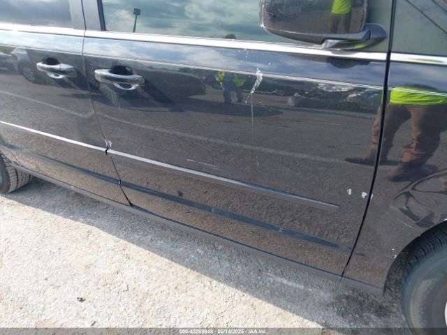 2C4RC1AG9FR741696 Chrysler Town & Country Lx