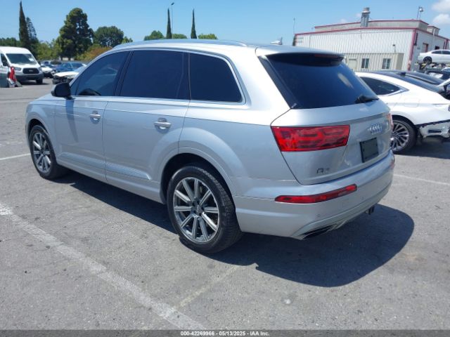 WA1VAAF76HD032429 Audi Q7 3.0t Premium