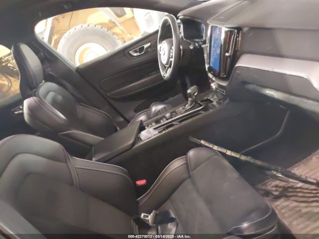 2019 VOLVO XC60 LYV102RM1KB296870 Photo 4