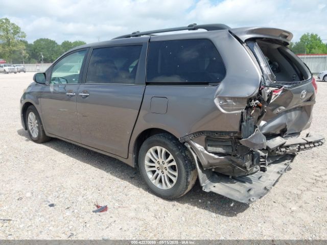 2017 TOYOTA SIENNA 5TDYZ3DC3HS794306 Photo 2