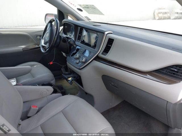 2017 TOYOTA SIENNA 5TDYZ3DC3HS794306 Photo 4