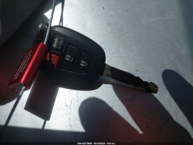 2T1BURHE7JC035126 Toyota COROLLA LE