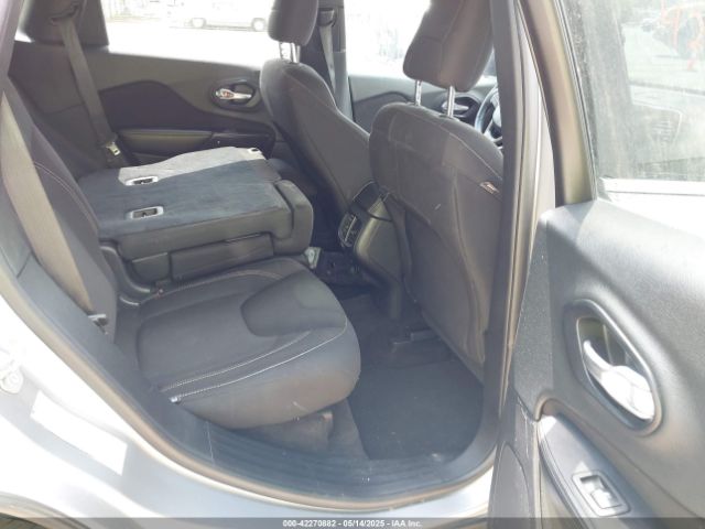 1C4PJMCS9GW213469 Jeep Cherokee Latitude