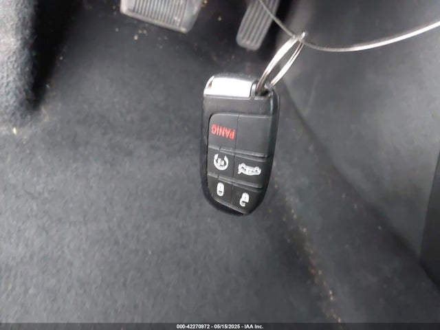Chrysler 200 C 2015 1C3CCCEG0FN543683 Image 11