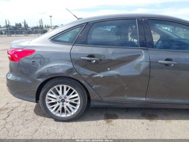 1FADP3F20JL327186 Ford FOCUS SE