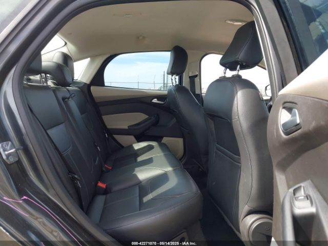 1FADP3F20JL327186 Ford FOCUS SE