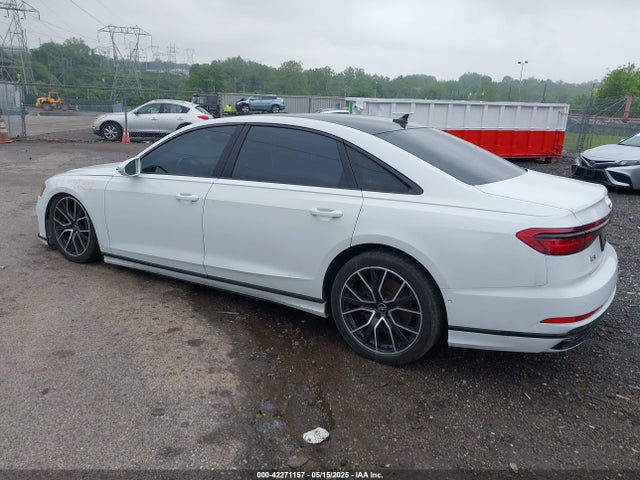 2020 AUDI A8 L WAU8EAF84LN004533 Photo 2