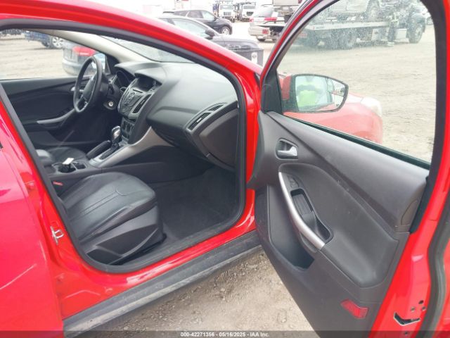 1FADP3F2XEL302740 Ford FOCUS SE