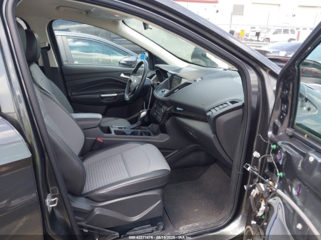 1FMCU0GD0KUB74569 Ford ESCAPE SE
