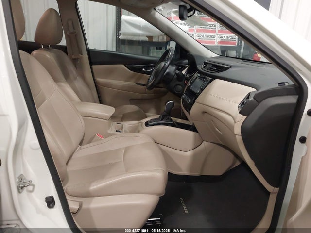 JN8AT2MV8HW256848 Nissan Rogue Sl