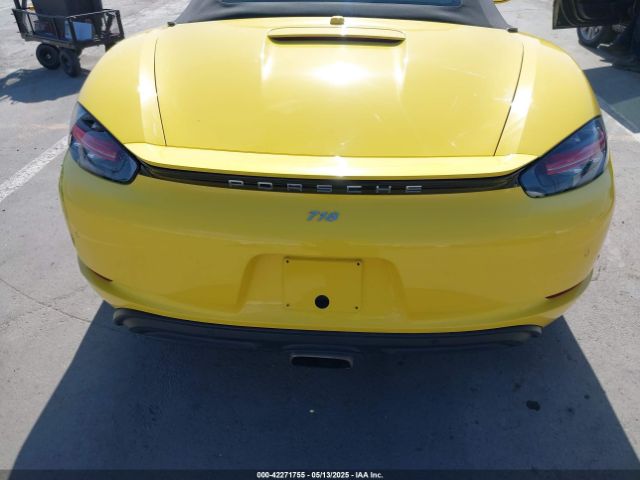 WP0CA2A8XMS210397 Porsche 718 Boxster T