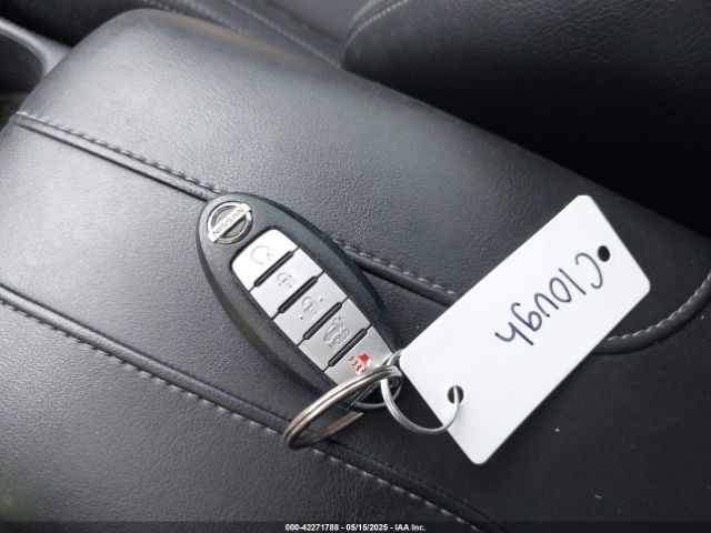 JN8AT2MT9HW404813 Nissan Rogue Sl