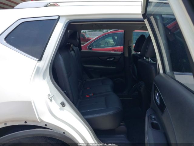 JN8AT2MT9HW404813 Nissan Rogue Sl