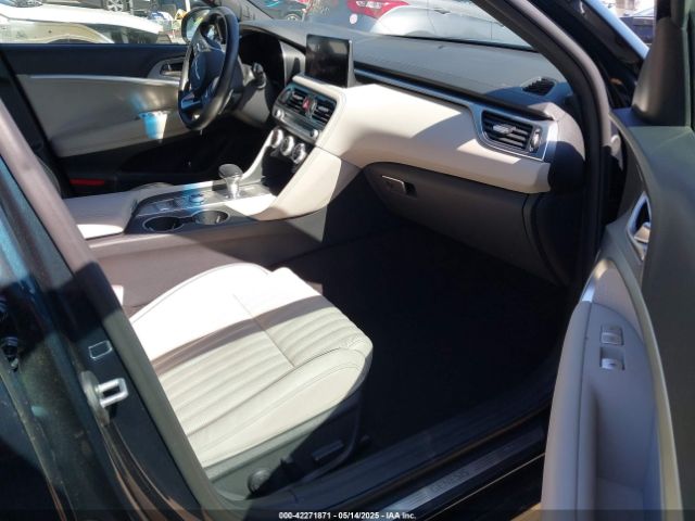 KMTG54TE2NU082023 Genesis G70 3.3t Rwd