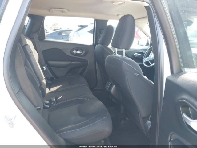 1C4PJLCB7FW732710 Jeep Cherokee Latitude