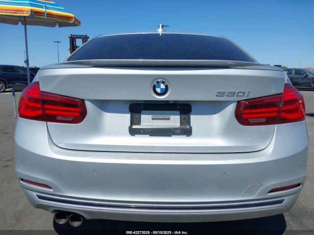 WBA8B9G57JNU96581 BMW 2018
