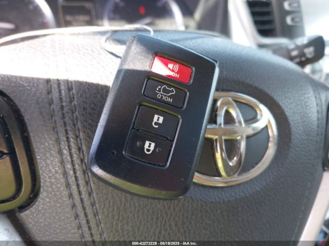 2019 TOYOTA HIGHLANDER 5TDKZRFH1KS290412 Photo 10